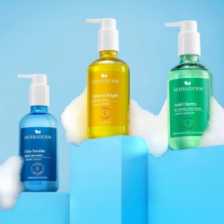 Herbaderm Turmeric Bright Aqua Face Wash 250 ml - 4