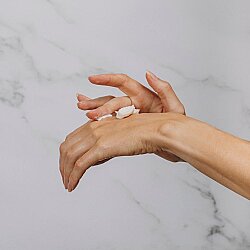 Margaret Dabbs London Pure Repairing Hand Cream- Onarıcı El Kremi 75 ml - Margaret Dabbs London (1)