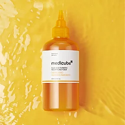 Medicube Kojic Acid Turmeric Resurfacing Tonik 250 ml - 4
