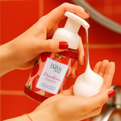 The Bath Factory Nemlendirici Köpük Sabun - Çilek 300 ml - The Bath Factory (1)