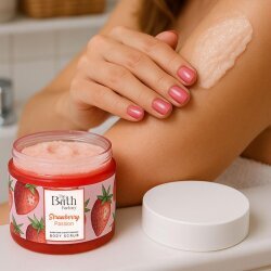 The Bath Factory Nemlendirici ve Arındırıcı Shea Vücut Peelingi Çilek Aromalı 300gr - 2